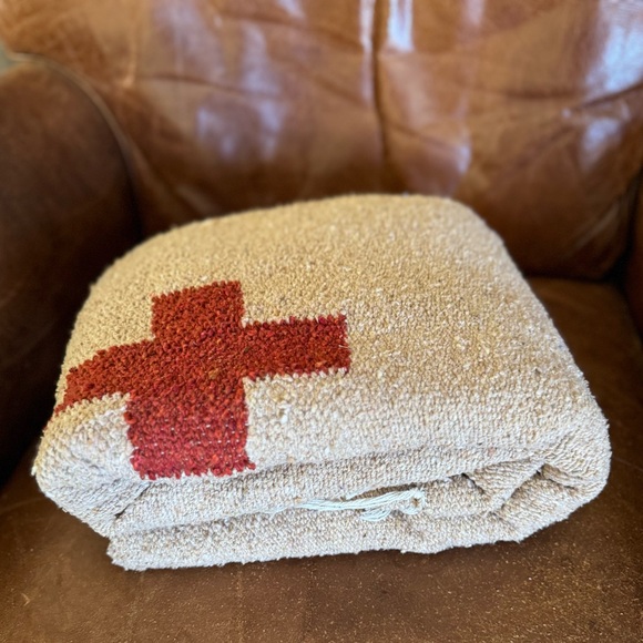 Trek Light Gear “Positive Vibrations” Handwoven Mexico Tan Fringe Blanket/Throw - Picture 5 of 13